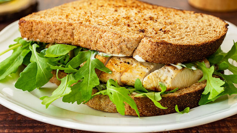 tips roti diet Makan roti bersama dengan protein dan sayuran