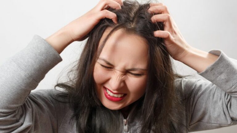 13 Cara Hilangkan Kutu Rambut: Punca, Penjagaan, Petua & Rawatan